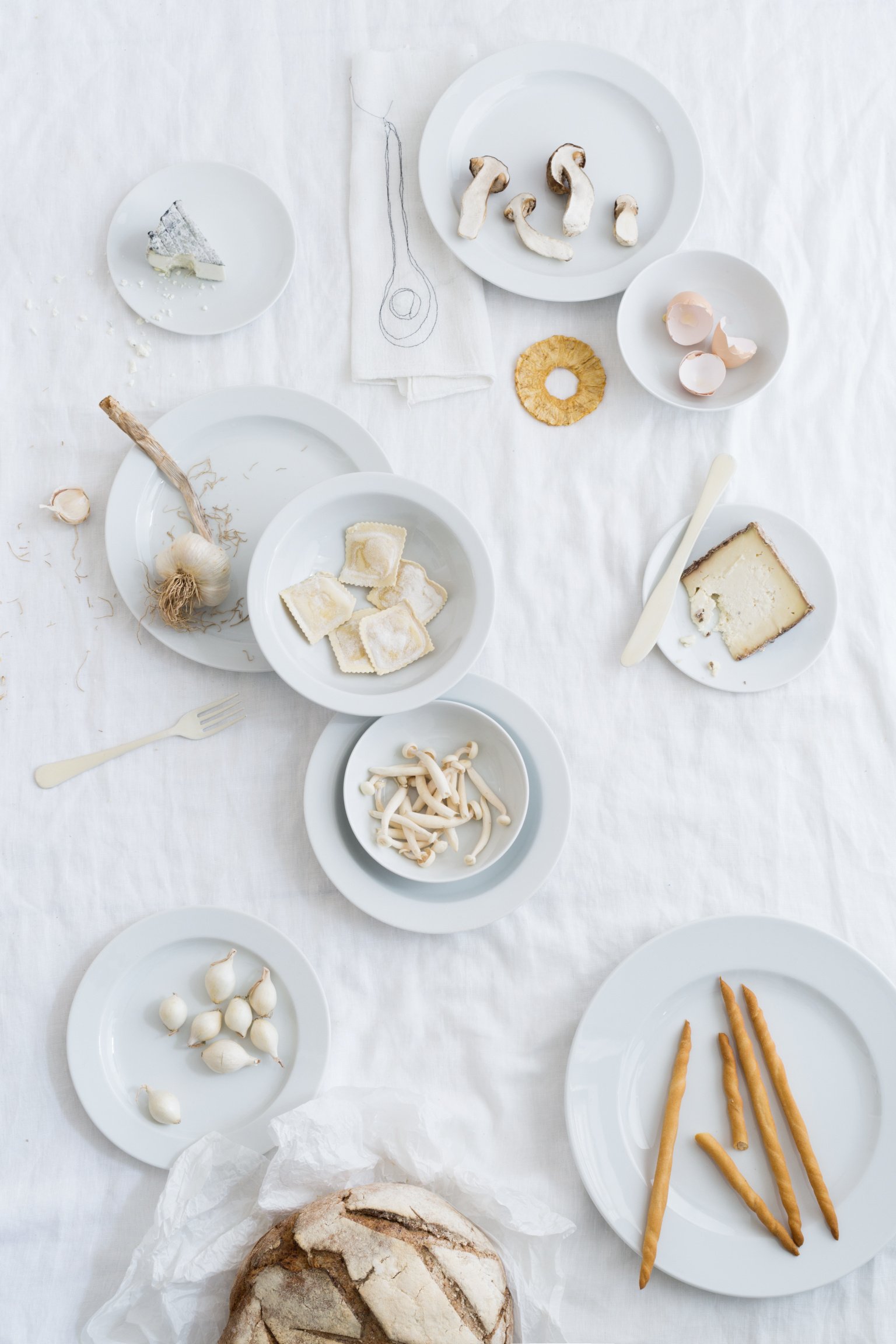 Arzberg Form 1382 White plates with various snacks on a white linen table cloth